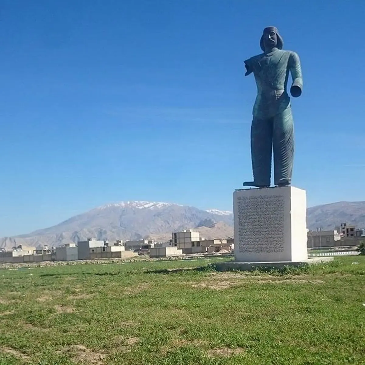 جای خالی خلاقیت در شهرداری ایذه/ مرد مفرغی را قدر بشناسید