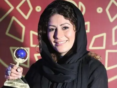 نمایش جشنواره‌ای، بخشی از داستان پخش یک مستند است