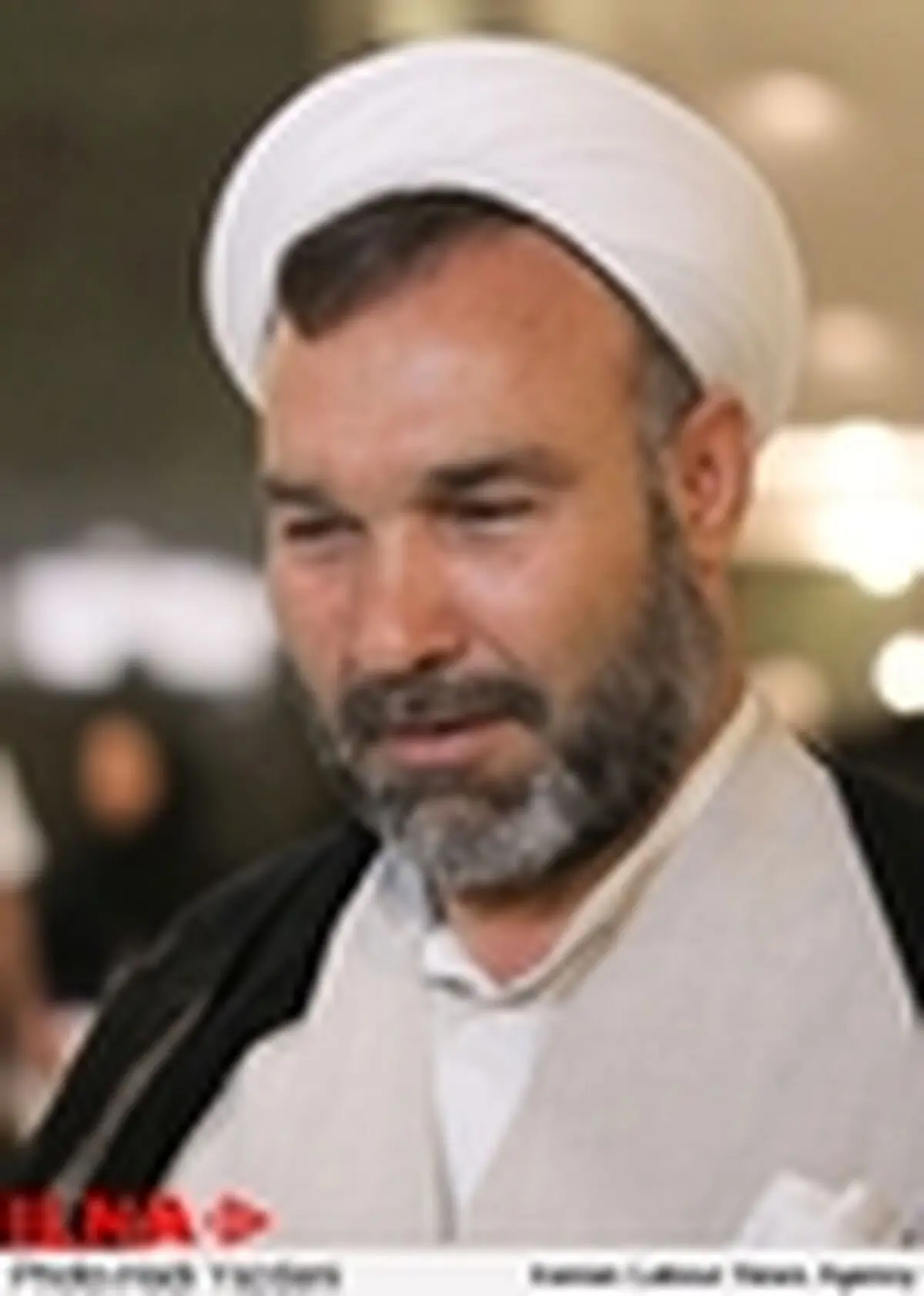 محیط دانشگاه نباید به پایگاه احزاب مختلف سیاسی تبدیل شود