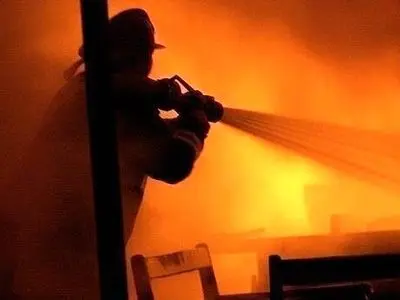 آتش‌سوزی نمای کامپوزیت یک مرکز درمانی در خیابان شریعتی مهار شد
