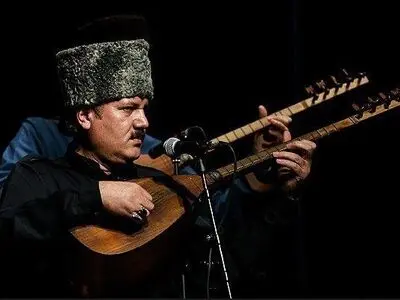 عاشیق احد ملکی فردا در میدان هفتم تیر می‌نوازد 