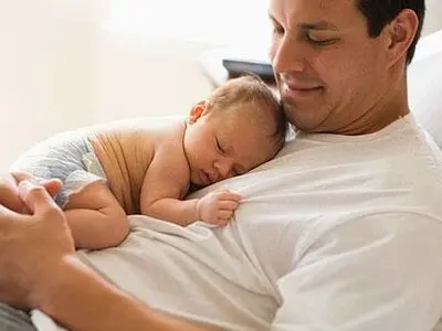 بهترین روش آروغ گرفتن نوزاد