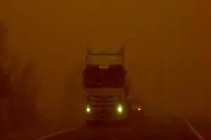  شدت طوفان امروز در جادهٔ زابل-زاهدان/فیلم