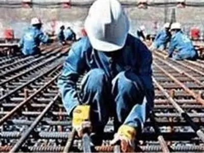 کارگران به دلیل نداشتن تشکل مستقل قدرت چانه‌زنی ندارند/رقم سبد معیشت زیر خط فقر است
