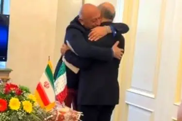 آقای سفیر! اجازه دهید شما را به عنوان نماینده ملت مقاوم ایران در آغوش بگیرم