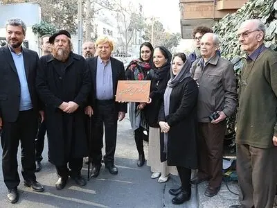 «کاشی ماندگار» بر سر در منزل پروفسور هشترودی نصب شد