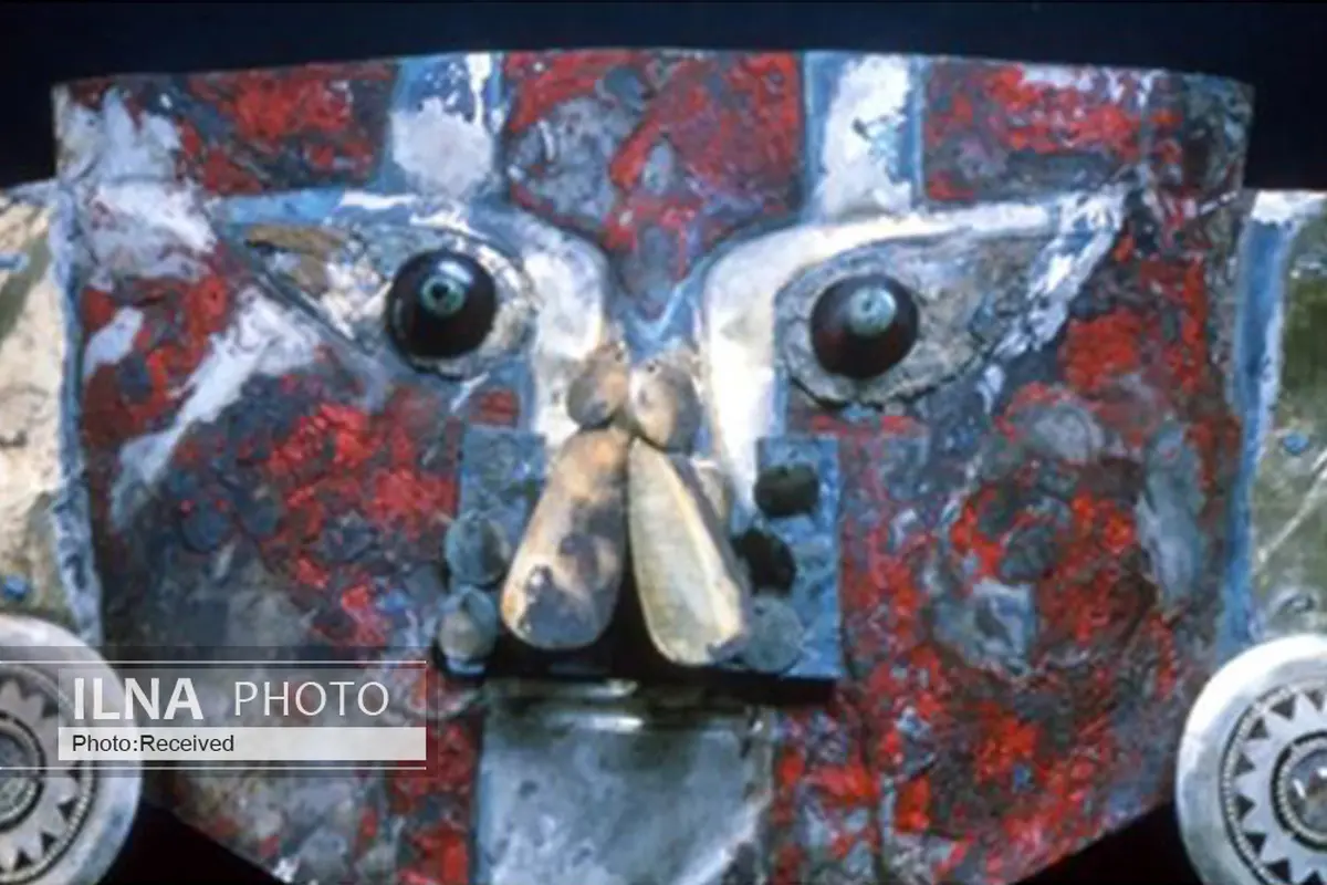 ماسک طلایی باستانی از پرو با خون انسان نقاشی شده است