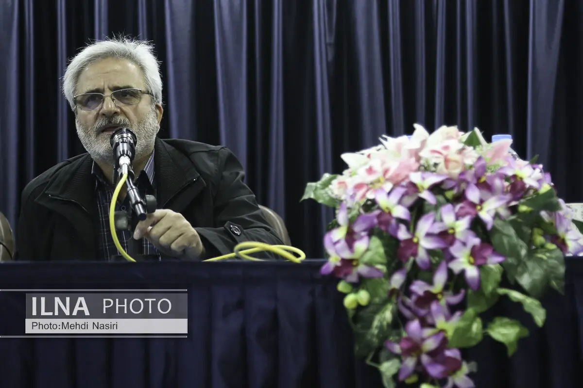 انقلابی‌گری یعنی فاصله نگرفتن از اصل خدمت به محرومان/ باید به اصول انقلاب برگردیم