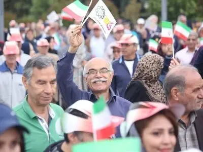 حضور بازنشسته‌های شهرداری تهران در پنجمین همایش پیاده‌روی خانوادگی