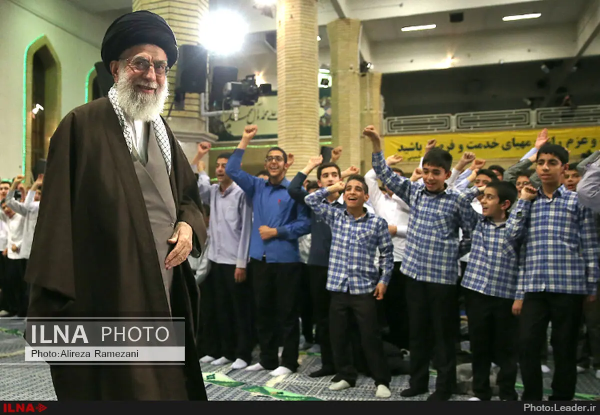 مراسم جشن تکلیف جمعی از دانش‌آموزان پسر تهران با حضور رهبر انقلاب + تصاویر