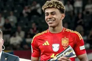 پدیده ۱۷ ساله اسپانیایی بهترین بازیکن جوان یورو شد