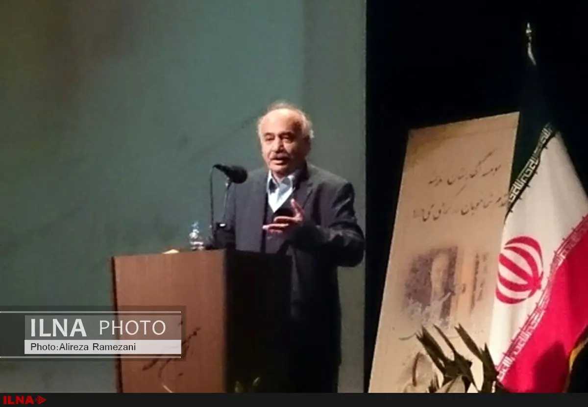 تکمیل همایون: من مصدقی بودم/ با احسان نراقی بی‌رحمی‌های زیادی شد/ مدام با پرسش و بازجویی و بعضا زندان مواجه شده‌ام