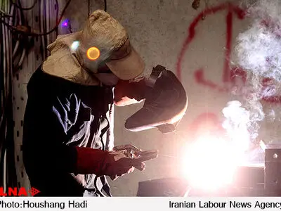 برنامه‌های اشتغالزایی جایی برای «کار شایسته» ندارد/ برهم ریختگی قوانین رونق‌آفرین نیست