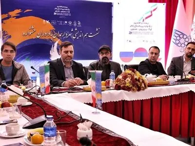نشست هم اندیشی شهردار همدان با داوران جشنواره تئاتر کودک و نوجوان 