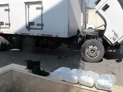 کشف 900 کیلوگرم موادمخدر از یک دستگاه کامیون یخچال‌دار در هرمزگان