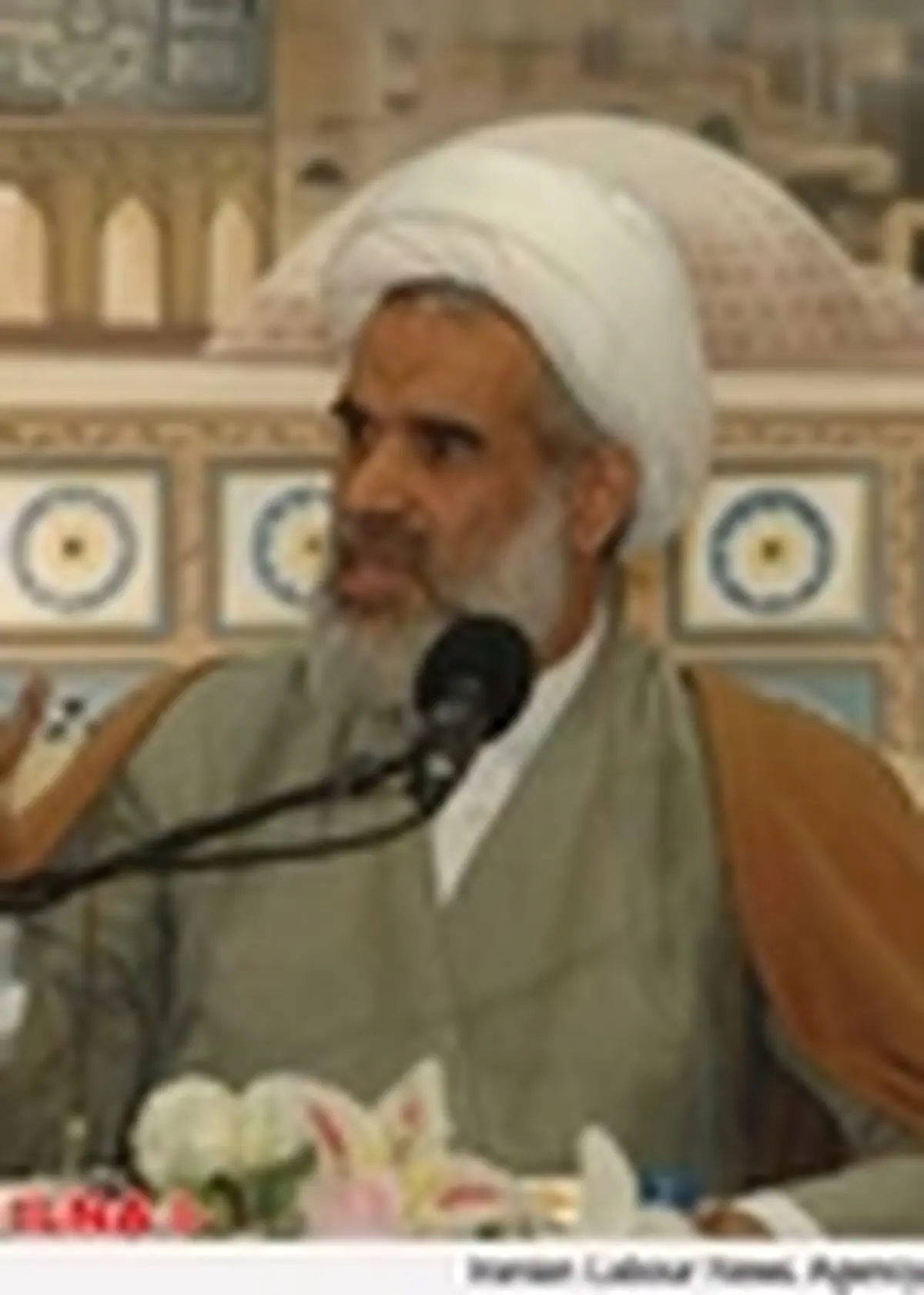 هنجارشکنی و تندروی انقلاب را به پیش نمی برد