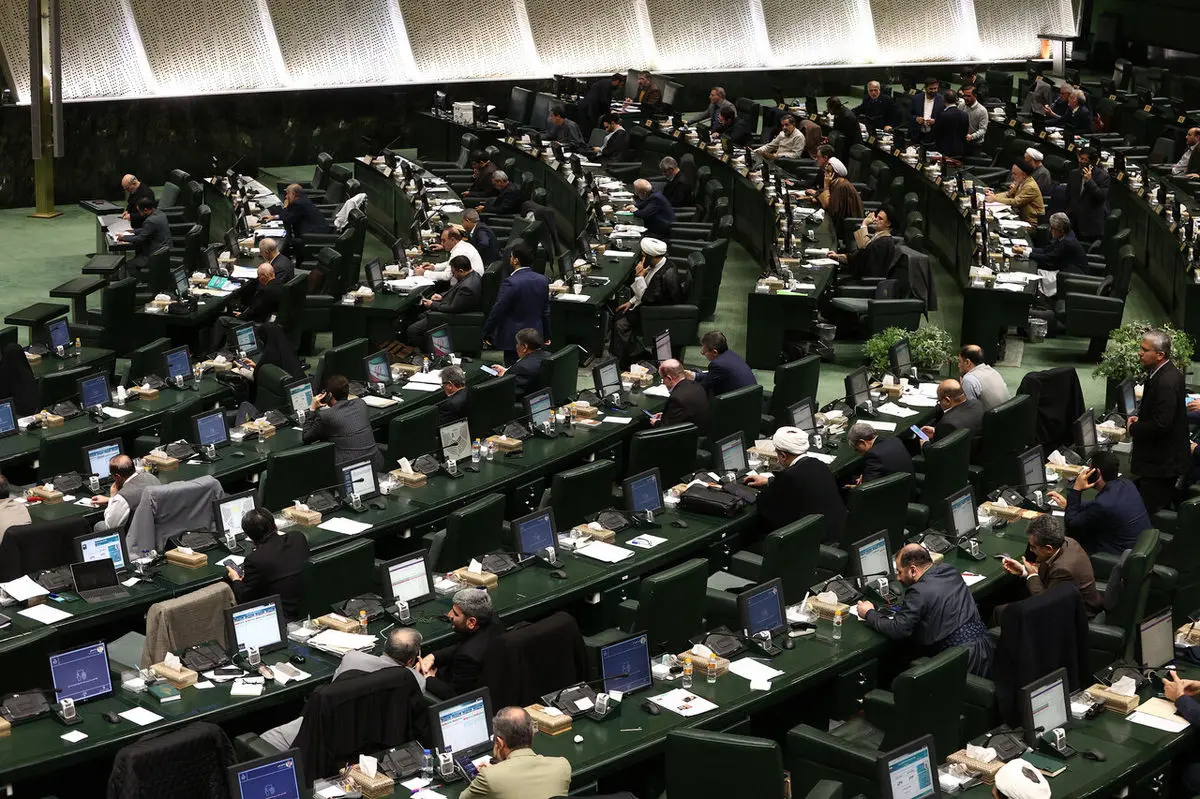 قالیباف: کجا نوشته شده حقوق طی سال فقط یک بار افزایش پیدا کند