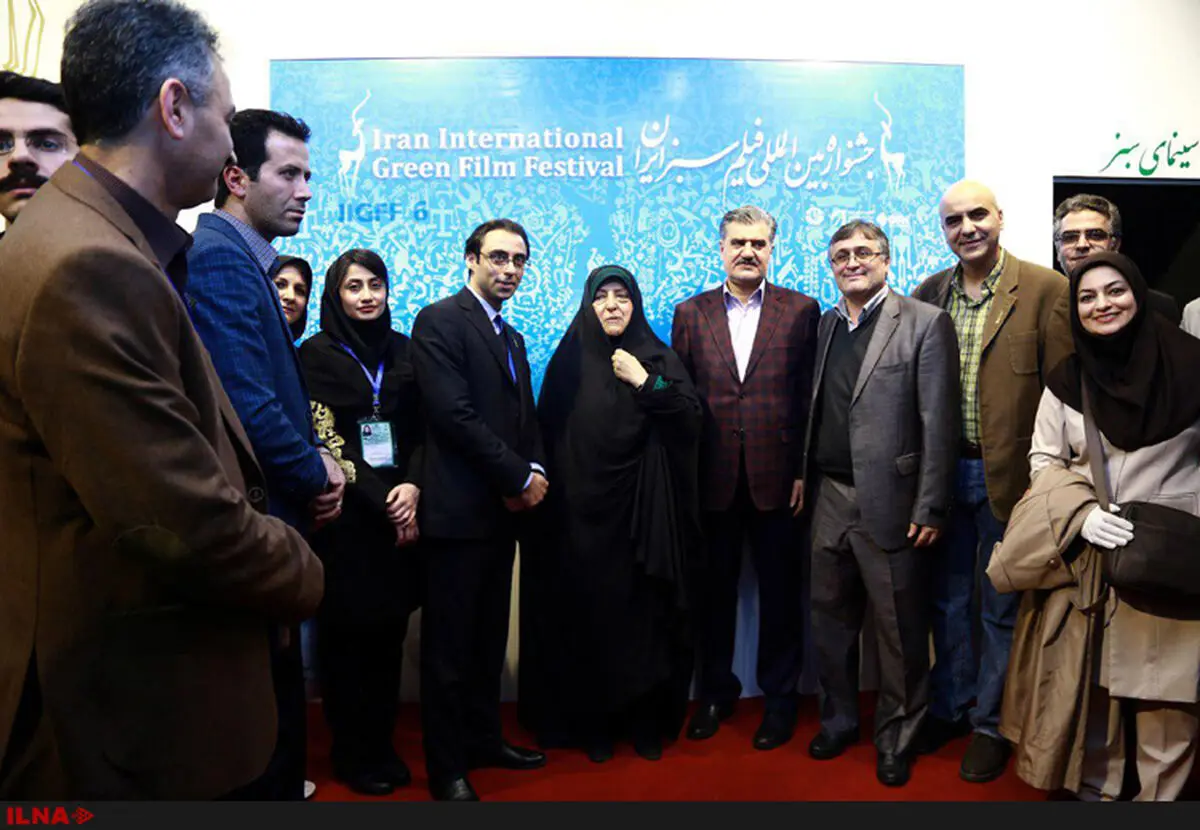 بازدید رئیس سازمان حفاظت از محیط زیست از غرفه جشنواره فیلم سبز