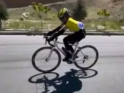 دختران بی‌کفش از یک شهر دورافتاده + فیلم