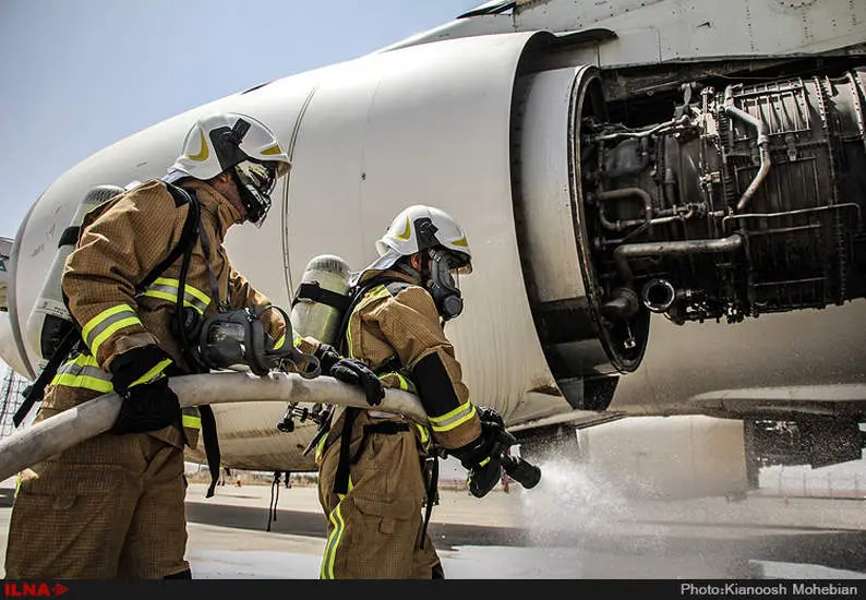 مانور اطفاء حریق هواپیما در فرودگاه امام خمینی