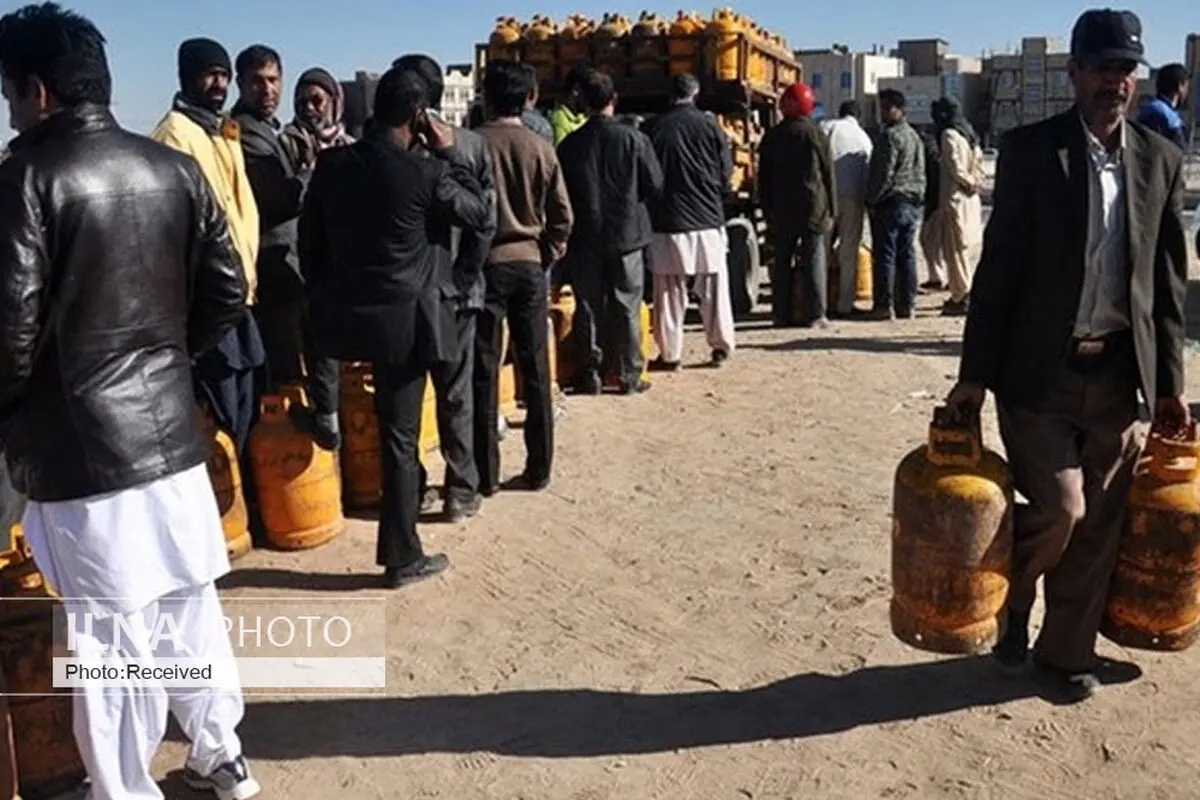 صف‌های انتظار سیلندر گاز در زاهدان، خاش و میرجاوه/ کارگران می‌گویند: قیمت‌ها ۴ برابر شده است