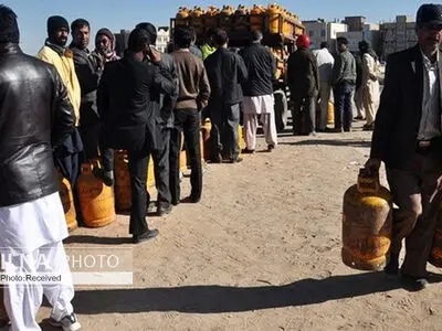 صف‌های انتظار سیلندر گاز در زاهدان، خاش و میرجاوه/ کارگران می‌گویند: قیمت‌ها ۴ برابر شده است