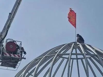 نجات کارگر جوشکار از مرگ در ارتفاع ۱۴ متری سازه گنبدی