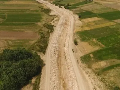 ۱۳۰۰ متر از مسیر رودخانه روستای دهنو ساحل سازی شد