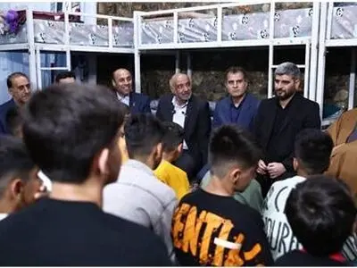 بازدید وزیر کار از کارگاه‌های آجرپزی و مراکز نگهداری کودکان بی سرپرست ورامین