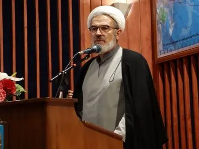 دشمن با سوءاستفاده از ناآگاهی دوستان در داخل، به‌دنبال تضعیف نظام است