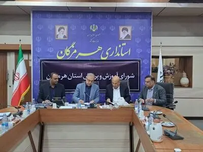 استاندار هرمزگان پای کار مدرسه‌سازی