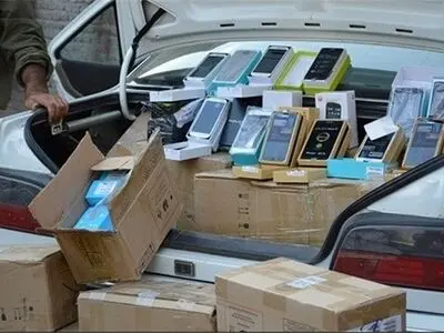 خودروی حامل گوشی‌های قاچاق میلیاردی در میاندوآب توقیف شد