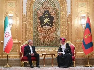 سلطان عُمان للرئيس بزشكيان: في مجال المفاوضات النووية تتابع مسقط الطريق بجدية وتعتبر نجاح إيران نجاحا للمنطقة بأسرها