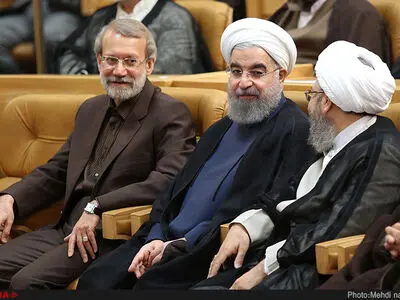 توجیه لاریجانی برای از دستورکار خارج شدن سوال از وزیر اقتصاد + تصویر