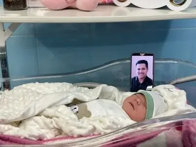 «اسرا» دختری که ۶ ماه پس از شهادت پدرش چشم به جهان گشود