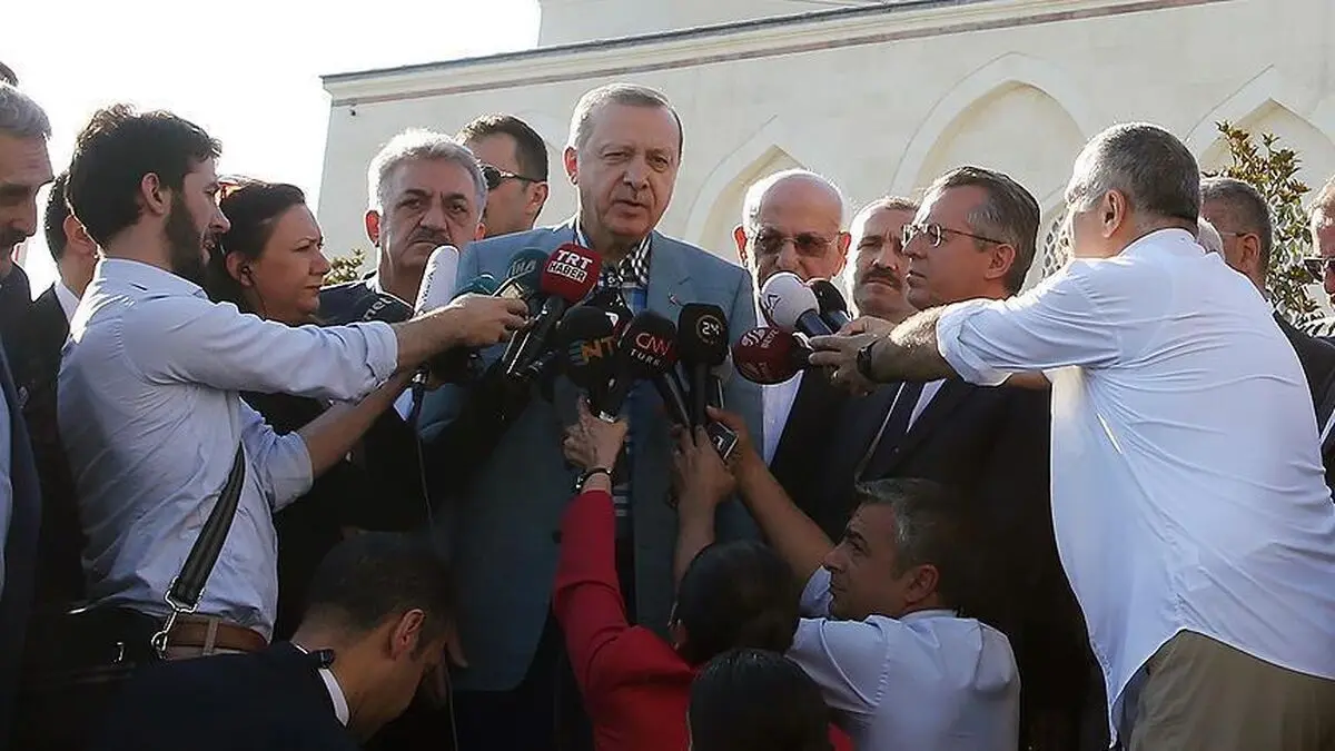 اردوغان در مراسم نماز عید فطر غش کرد! 