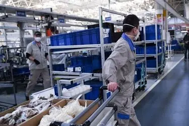 ضرورت بازگشت کارگران بیکار به چرخه تولید / صرفاً پرداخت مستمری و کمک هزینه‌های معیشتی برای کارگران هنر نیست