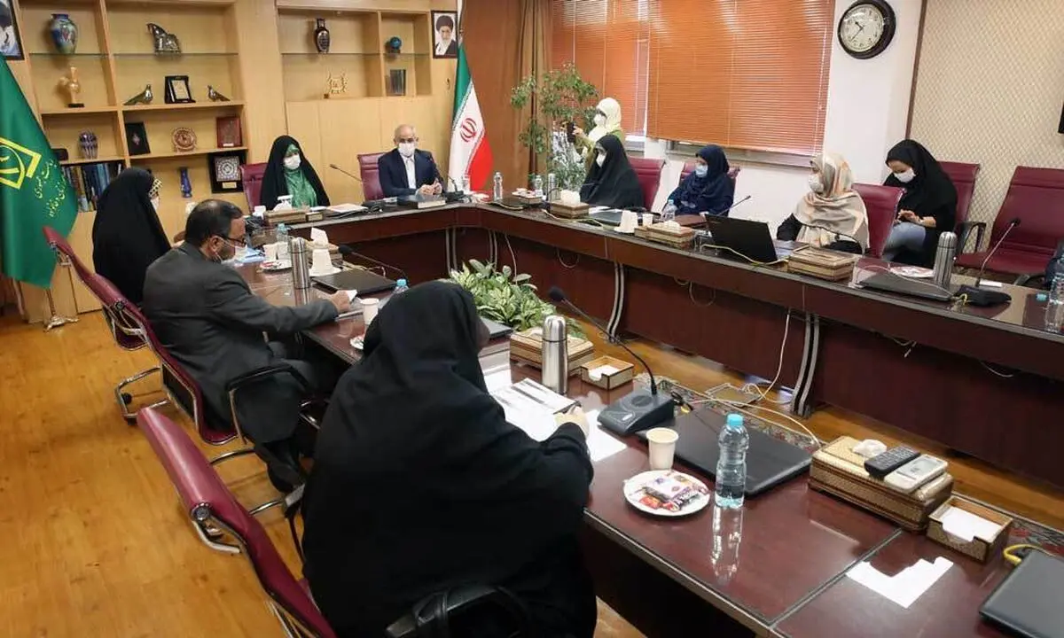 باید آموزش‌های لازم به پسران در زمینه عفاف و حجاب داده شود 