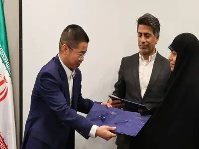 امضای توافق‌نامه جایگزینی ۲۰۰۰ خودروی برقی با تاکسی‌های فرسوده تهران