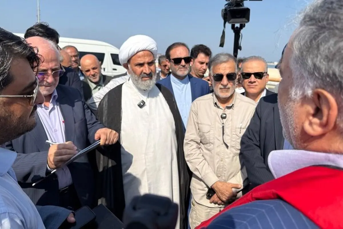 نقش مردم و کارکنان نفت خارگ در دوران جنگ نادیده گرفته نشود