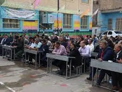 جمع شدن همکلاسی های 40 سال پیش در مدرسه+فیلم