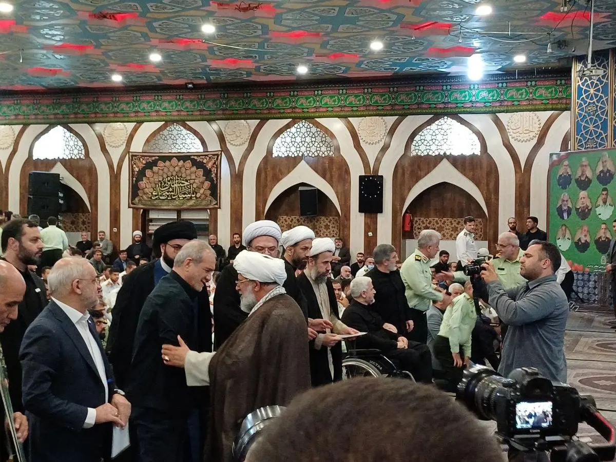 حضور پزشکیان در مراسم بزرگداشت شهدای اقتدار و امنیت پلیس