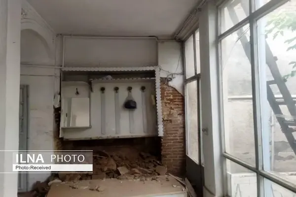 دیوار یک منزل مسکونی در قزوین فرو ریخت