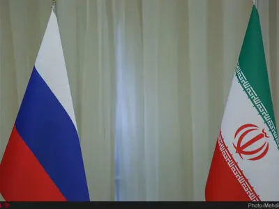 ایران وروسیا تتفقان على تطویر التعاون في صناعة السیارات والطائرات والفضاء