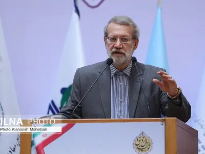 لاریجانی: سرپناه  زلزله‌زدگان میانه و سراب هرچه زودتر ساخته شود