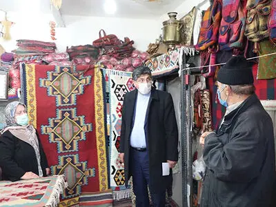 اشتغال بیش از 4 هزار نفر به شغل گلیم‌بافی در شهر عنبران/ تلاش برای ثبت عنبران به عنوان شهر ملی گلیم