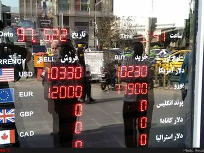 صرافی‌ها تقاضاهای مشتریان بابت مصارف وارداتی را پوشش می‌دهند