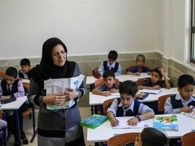 توصیه می‌کنم دانش آموزان به مدارس دولتی بروند
