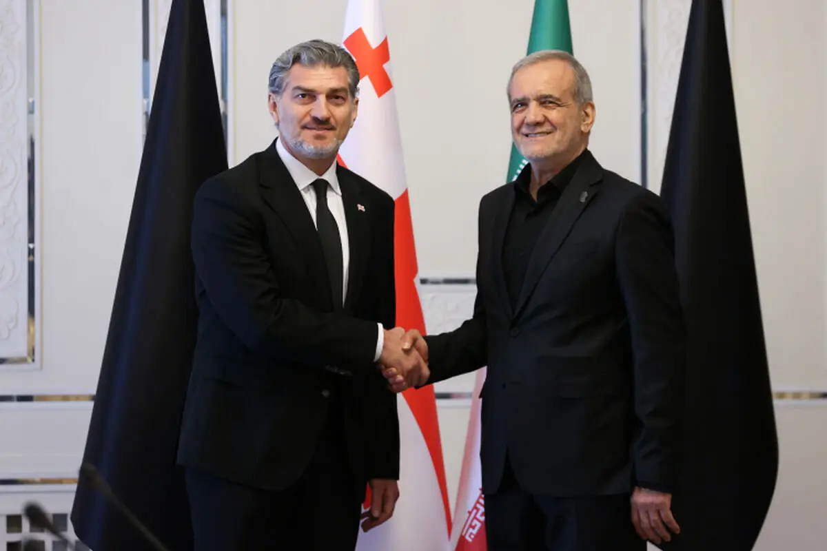 پزشکیان: دشمنان تصور می‌کردند با حمله نظامی ایران دچار فروپاشی می‌شود، اما اتحاد ملت ما بیشتر شد/میخائیل کاولاشویلی: مشتاق رفع موانع توسعه روابط با ایران هستیم