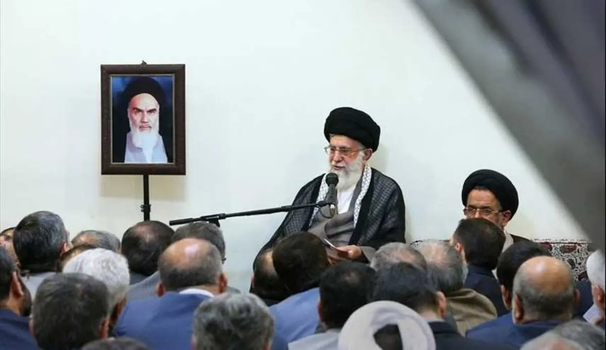 قائد الثورة: لیعد المرشحون للشعب بالا تنظروا الی خارج الحدود